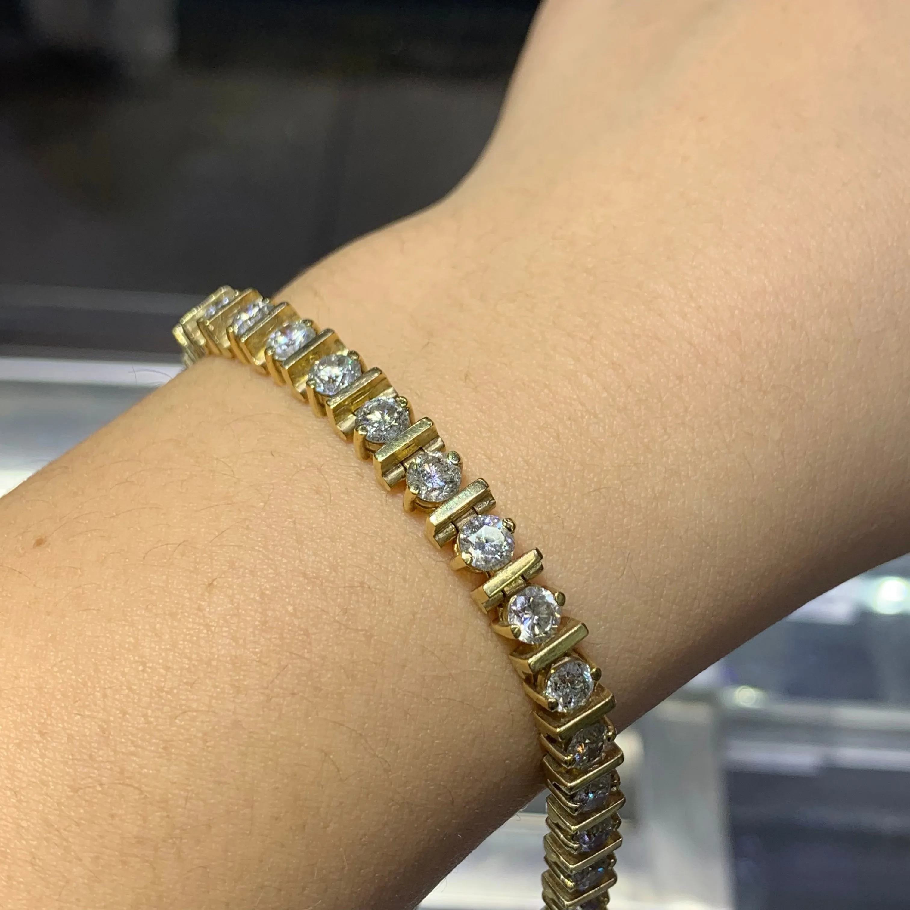 9.86ct diamonds 14k Yellow Gold Bracelet with large Round diamonds