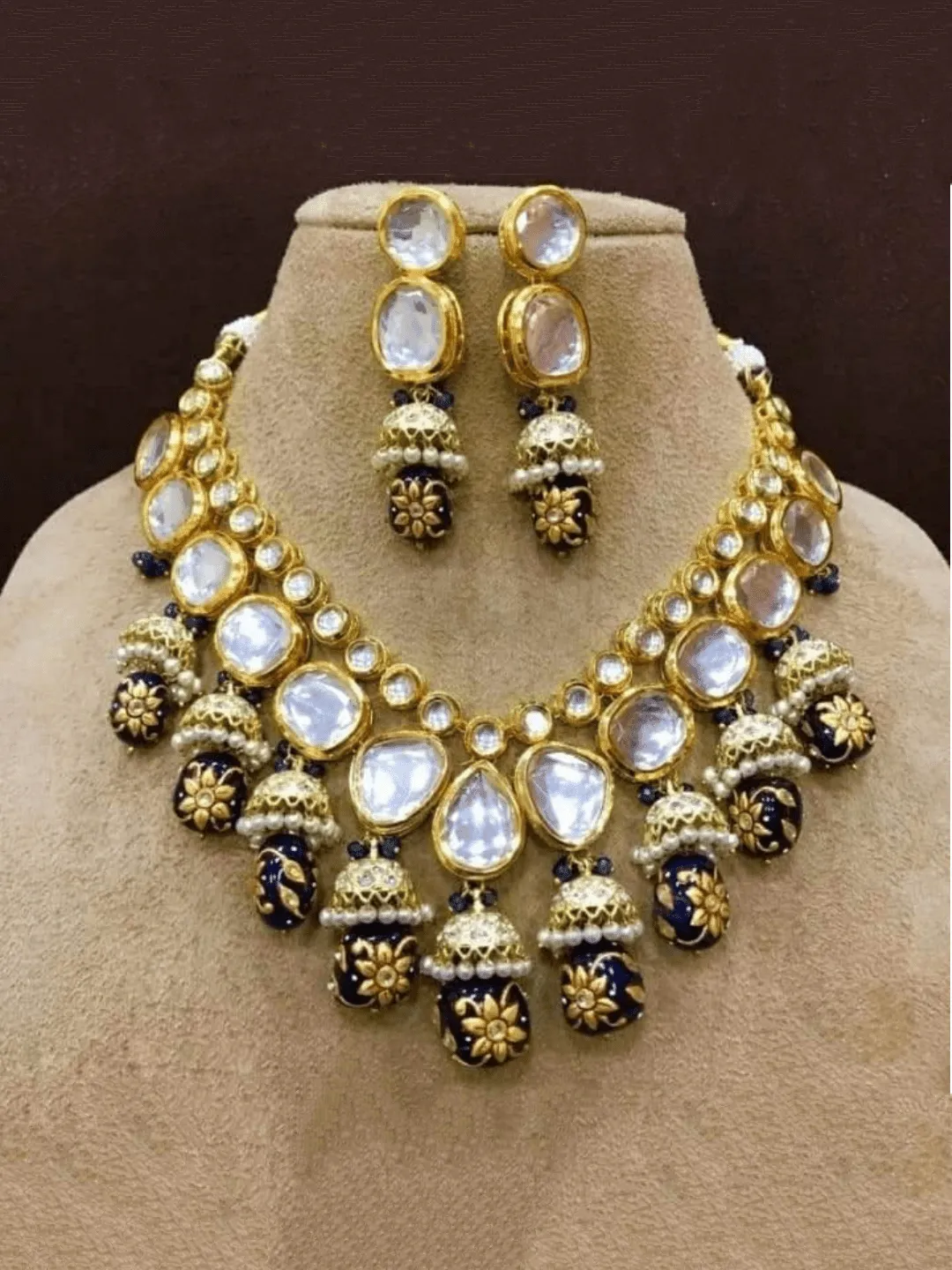 Big Kundan With Jumki Hanging