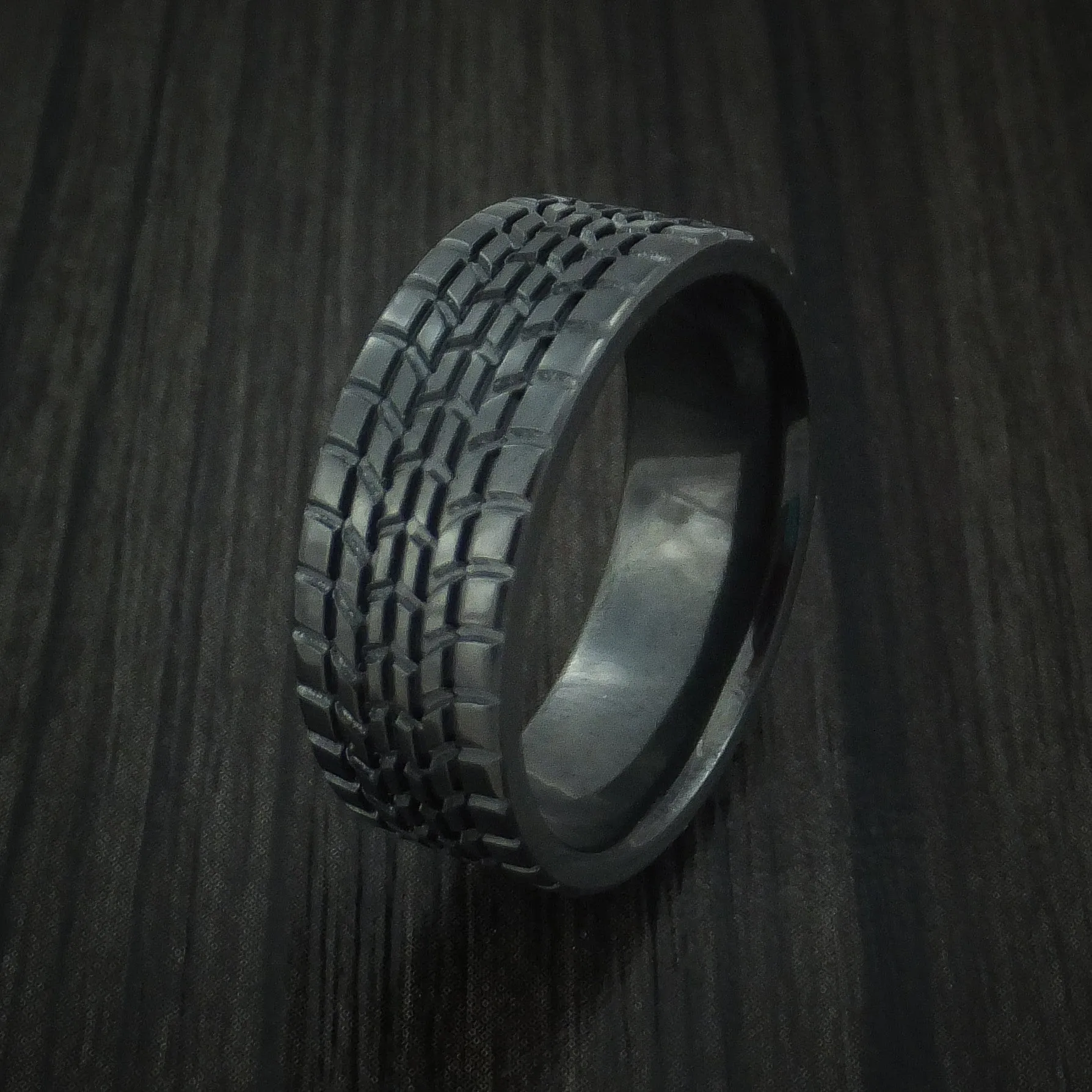 Black Titanium Men's Ring Textured Tread Pattern Band