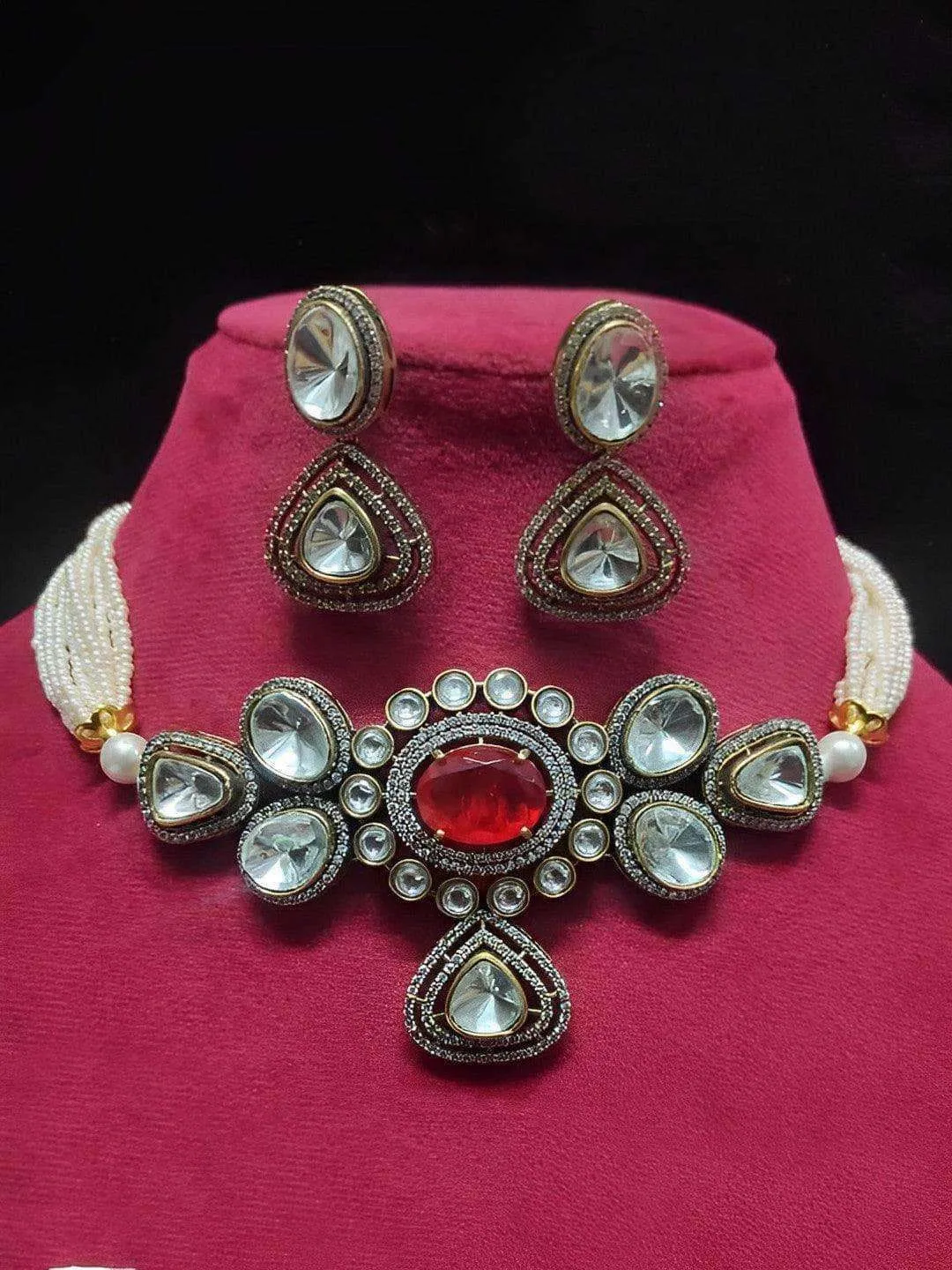 Carved Center Kundan Choker Set