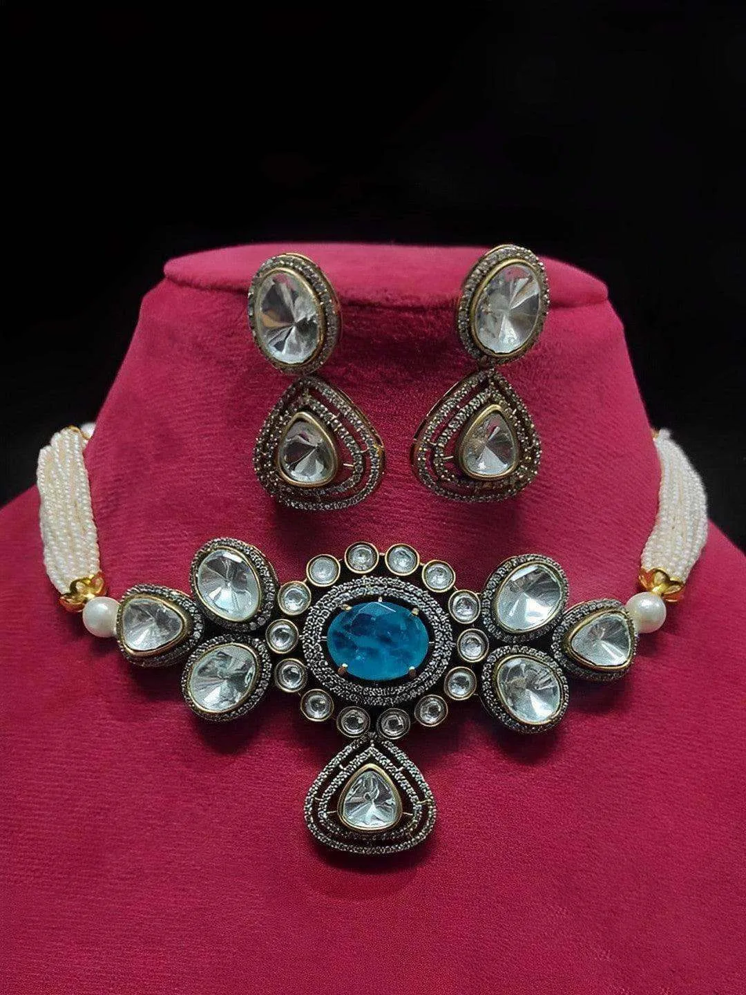 Carved Center Kundan Choker Set