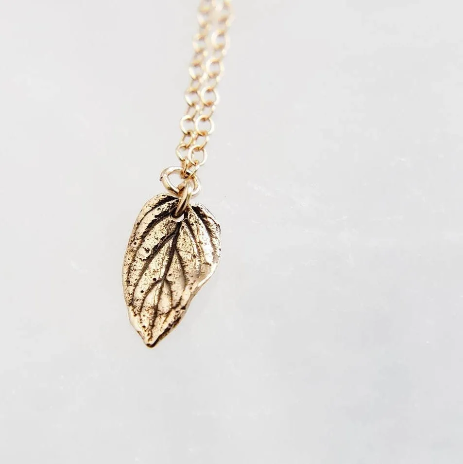 Dainty Leaf Necklace