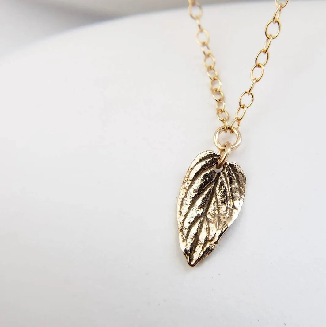 Dainty Leaf Necklace