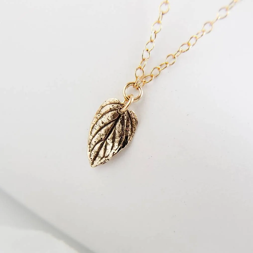 Dainty Leaf Necklace