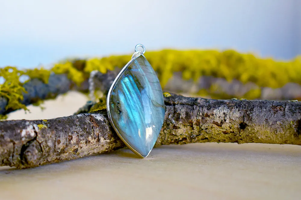 Elegant Labradorite Pendant Necklace | Labradorite Crystal Gemstone Jewelry