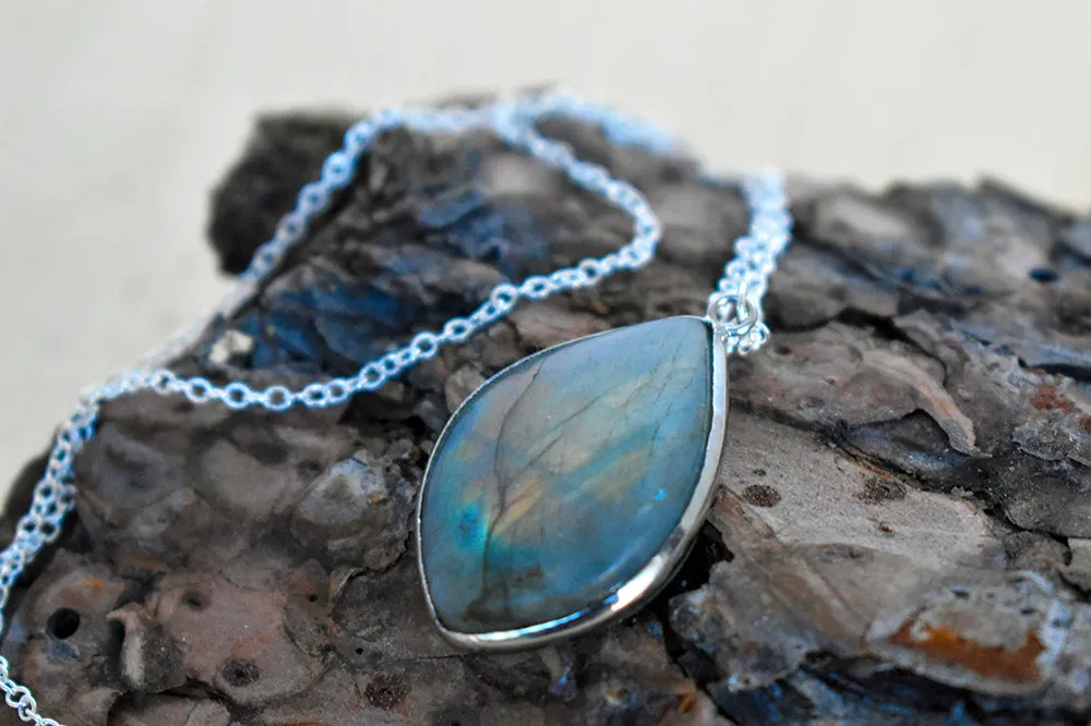 Elegant Labradorite Pendant Necklace | Labradorite Crystal Gemstone Jewelry