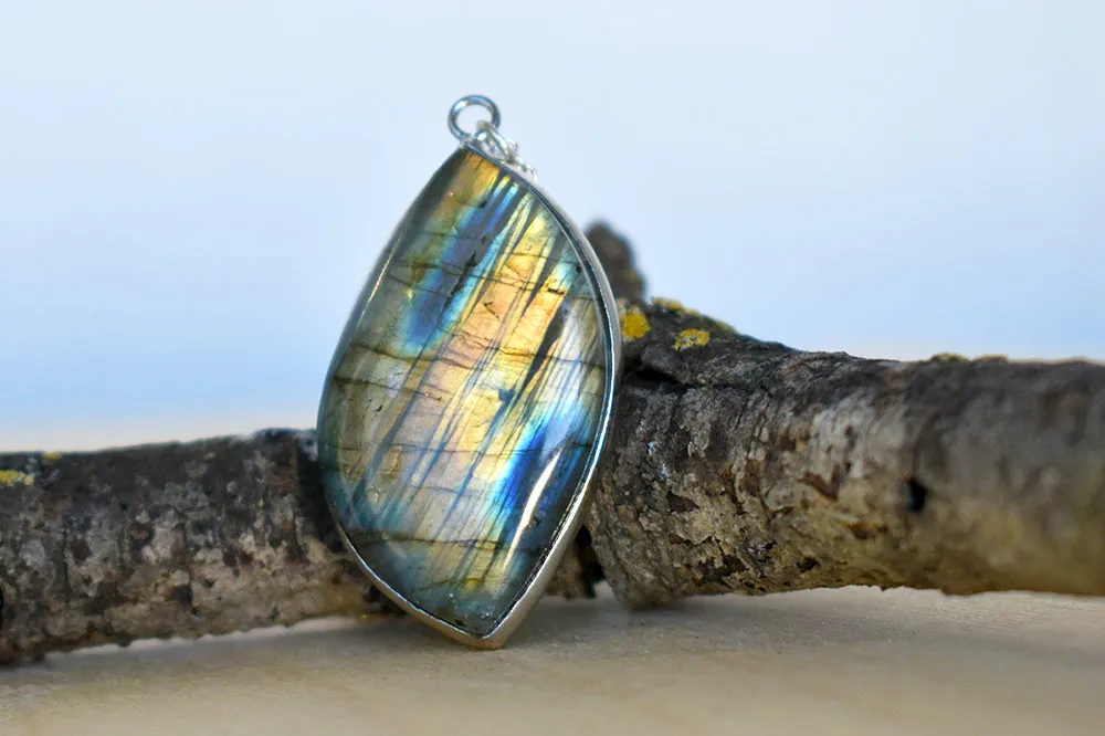 Elegant Labradorite Pendant Necklace | Labradorite Crystal Gemstone Jewelry