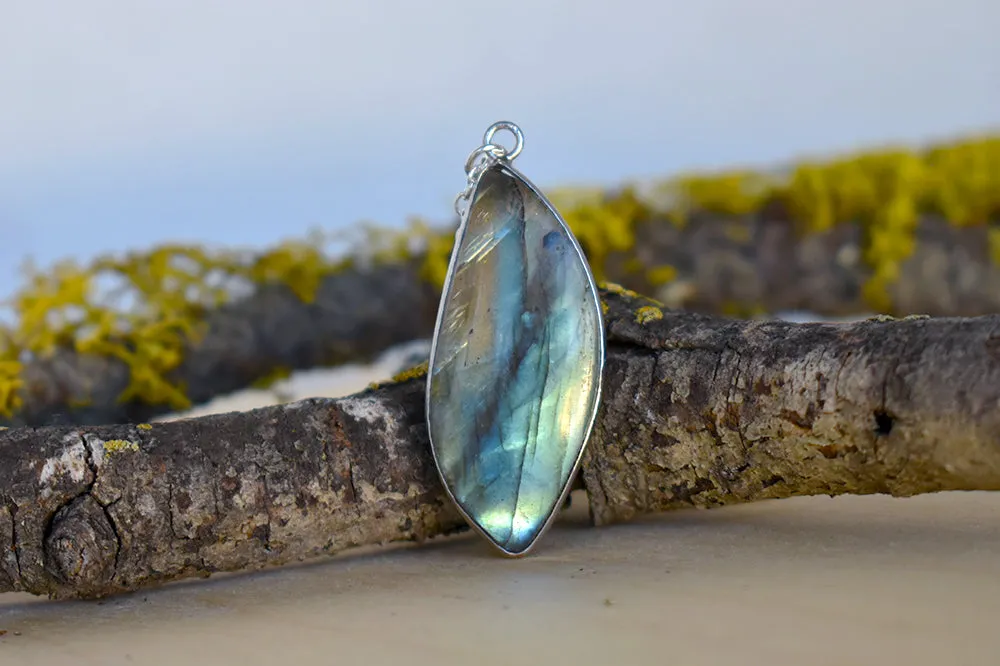 Elegant Labradorite Pendant Necklace | Labradorite Crystal Gemstone Jewelry