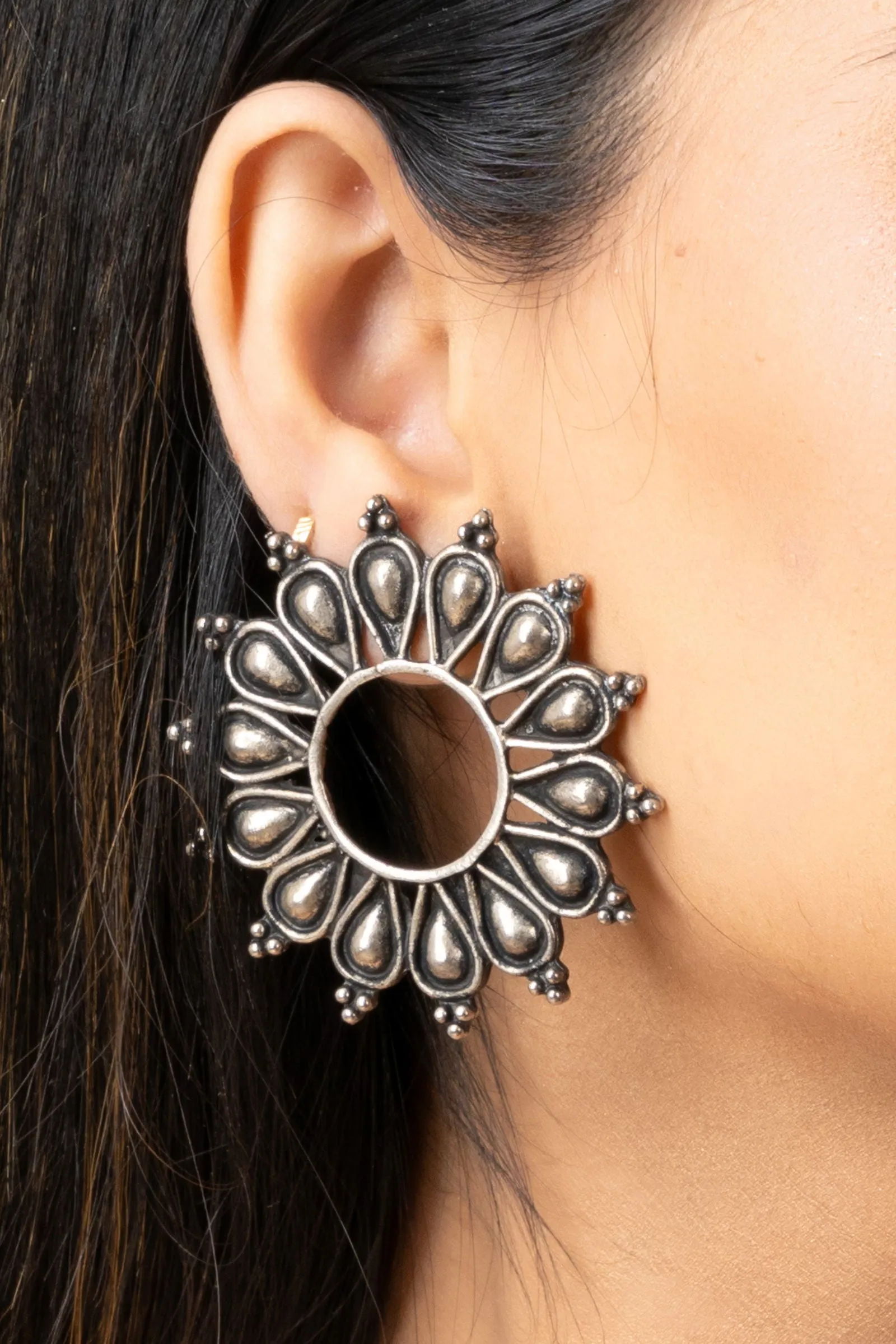 Oxidized Silver Replica Hollow Floral Stud Earrings