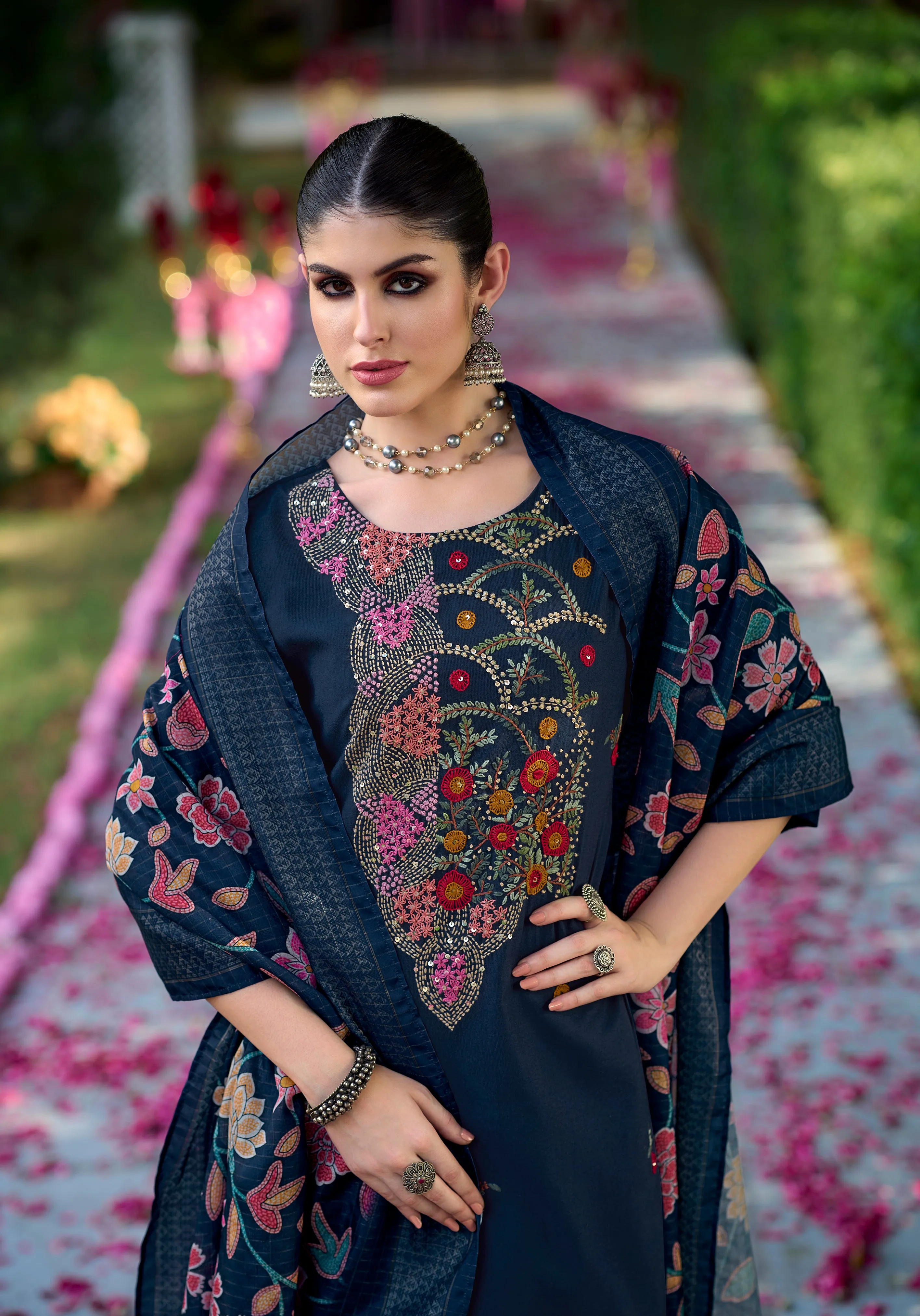 Simaya Lapis Embroidered Suit Set