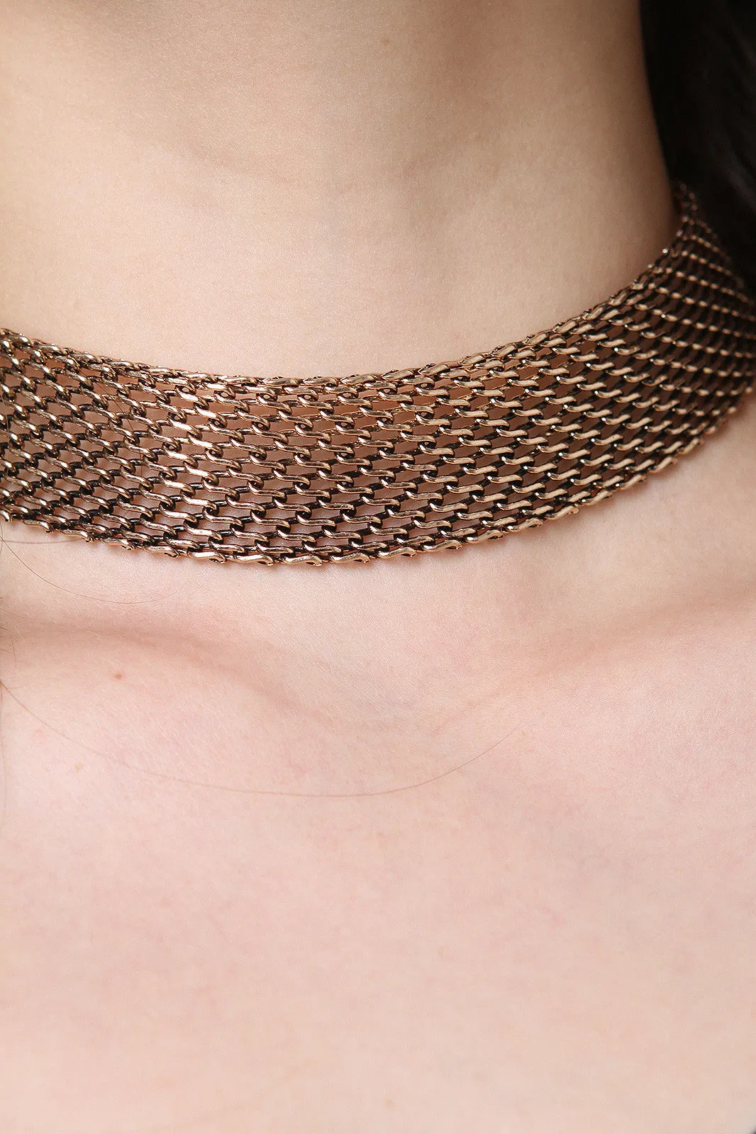 Wide Twisted Mesh Choker Necklace